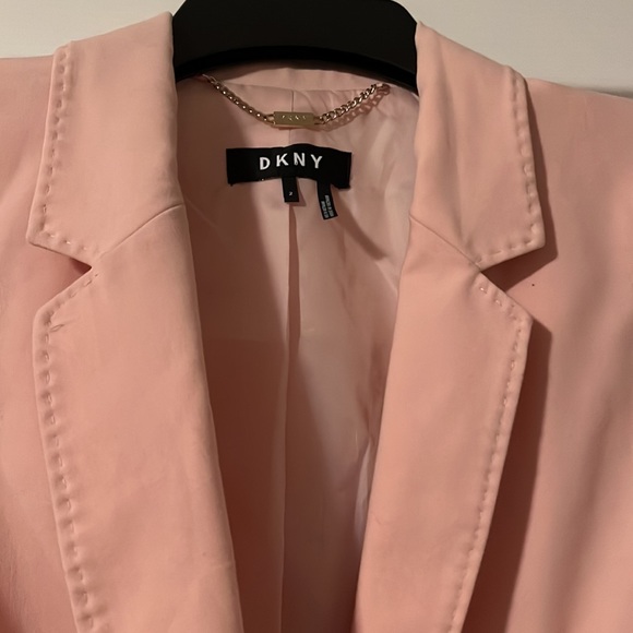 DKNY pink size 2 jacket with pockets. - Picture 4 of 7
